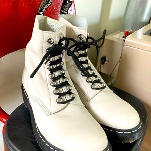 Dr Martens Woman’s Size 8